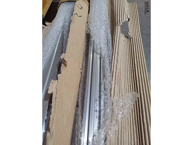 Lot 23 - aluminium rails - 5 stuks - afbeelding 6 van  6