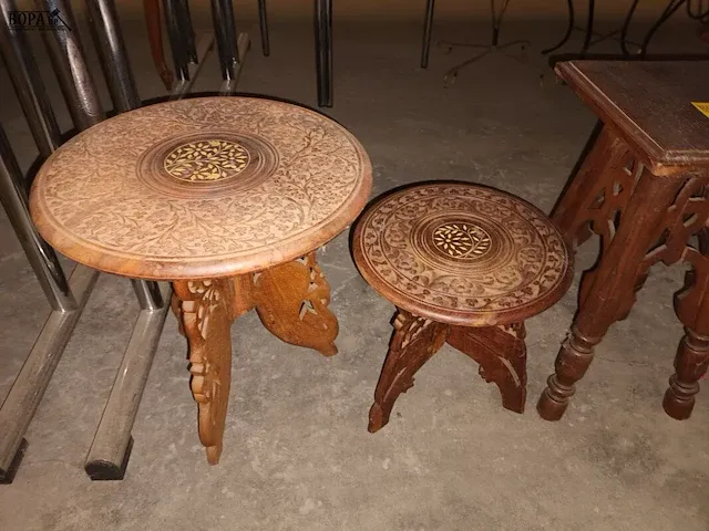 Lot 23 - bijzettafeltjes en plantenstaanders. 5 stuks - afbeelding 2 van  4