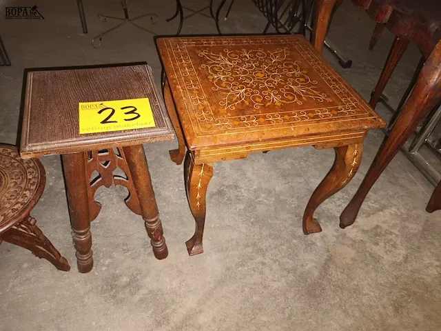 Lot 23 - bijzettafeltjes en plantenstaanders. 5 stuks - afbeelding 3 van  4