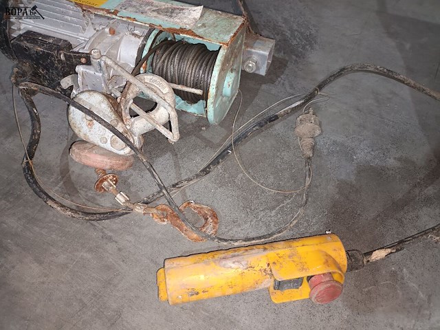 Lot 23 - gemotoriseerde lier - afbeelding 3 van  4