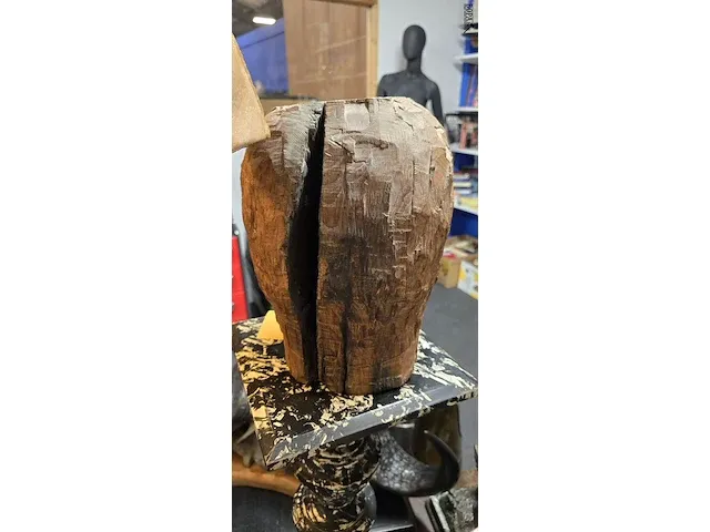 Lot 23 - gesculpteerd houten hoofd - afbeelding 3 van  3