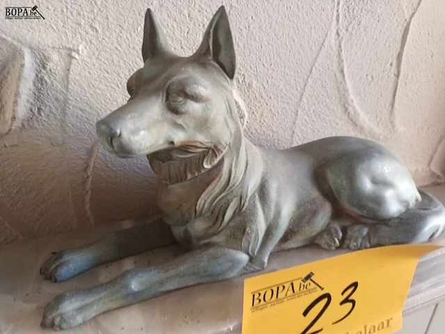 Lot 23 - honden op marmer - afbeelding 3 van  3