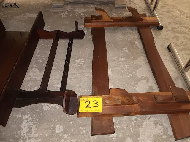 Lot 23 - houten rekje. 4 stuks - afbeelding 2 van  3