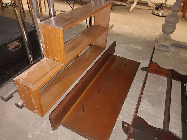 Lot 23 - houten rekje. 4 stuks - afbeelding 3 van  3