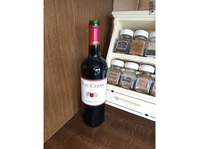 Lot 23 - kruidenrek en fles rode wijn - afbeelding 2 van  3