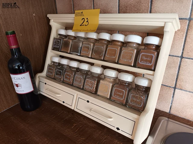 Lot 23 - kruidenrek en fles rode wijn - afbeelding 3 van  3
