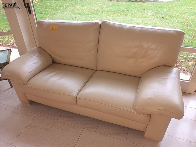 Lot 23 - lederen sofa - afbeelding 1 van  3