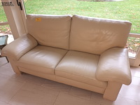Lot 23 - lederen sofa