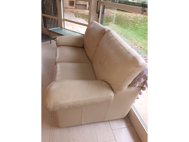 Lot 23 - lederen sofa - afbeelding 2 van  3