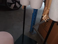 Lot 23 - mannequin pop - afbeelding 2 van  3