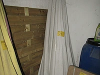 Lot 23 - marktparasol met voetsteun - afbeelding 1 van  1