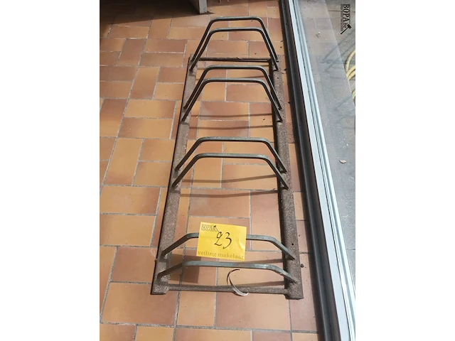 Lot 23 - metalen fietsrek - afbeelding 1 van  2