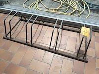 Lot 23 - metalen fietsrek - afbeelding 2 van  2