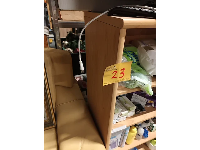 Lot 23 - open kast met legplanken - afbeelding 3 van  3