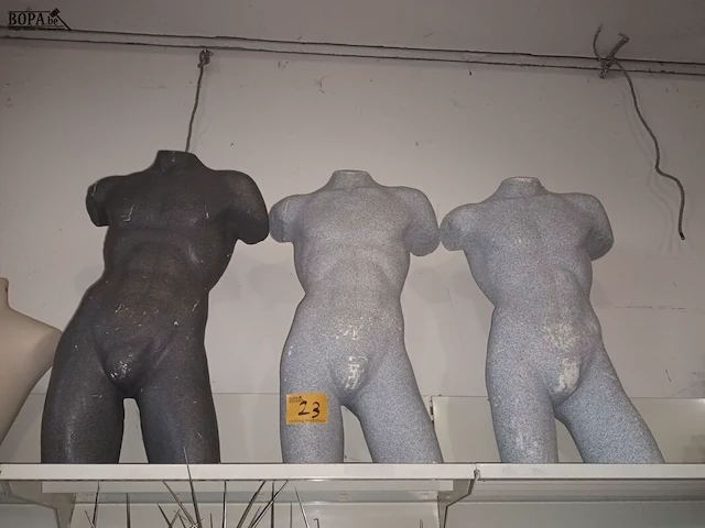 Lot 23 - paspop torso. 3 stuks - afbeelding 1 van  3
