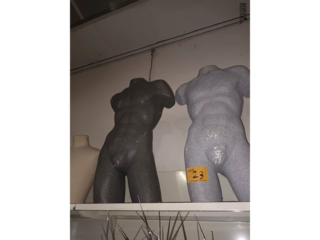 Lot 23 - paspop torso. 3 stuks - afbeelding 2 van  3