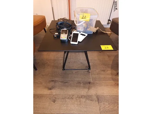 Lot 23 - salontafel - afbeelding 1 van  4