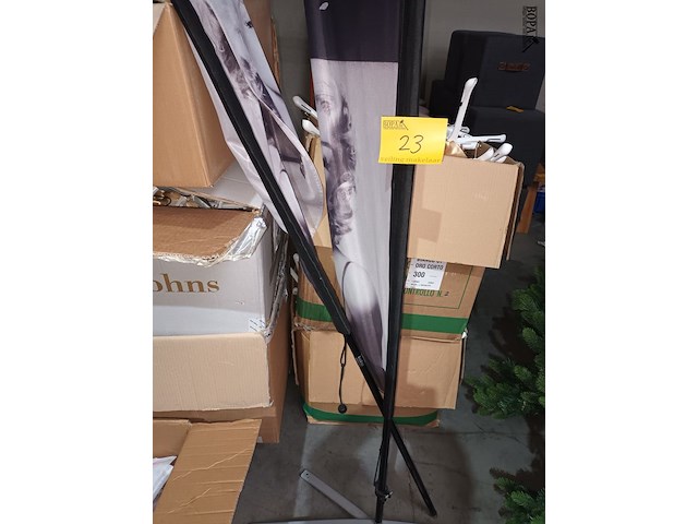 Lot 23 - stoepvlag. 2 stuks - afbeelding 1 van  3