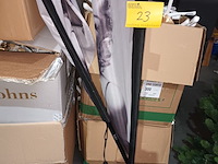 Lot 23 - stoepvlag. 2 stuks - afbeelding 1 van  3