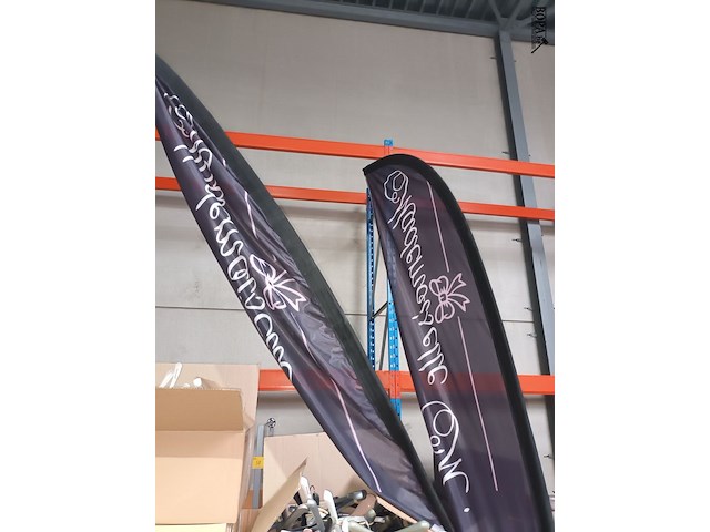 Lot 23 - stoepvlag. 2 stuks - afbeelding 2 van  3