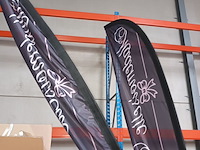 Lot 23 - stoepvlag. 2 stuks - afbeelding 2 van  3