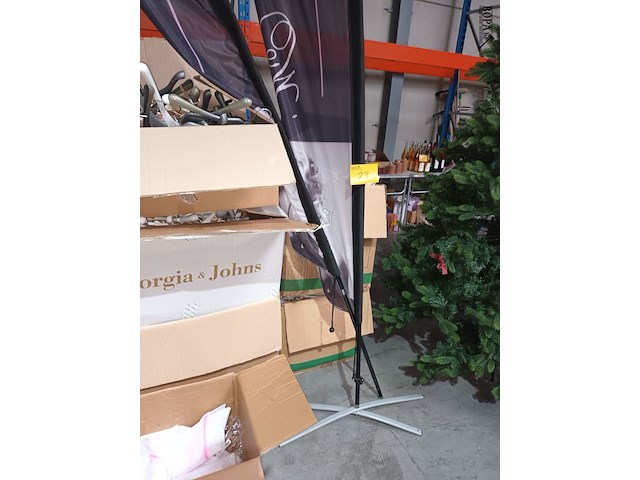 Lot 23 - stoepvlag. 2 stuks - afbeelding 3 van  3