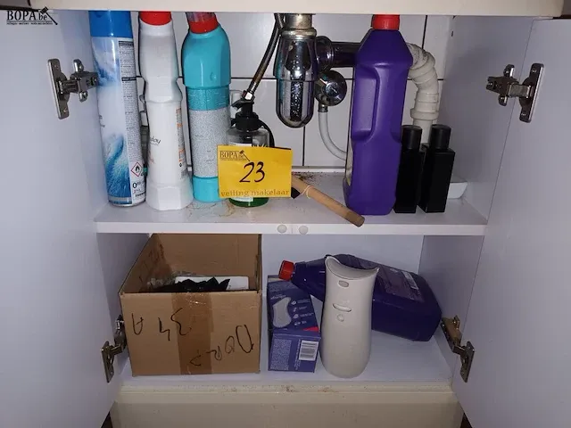 Lot 23 - toilet producten. 10 stuks - afbeelding 1 van  2