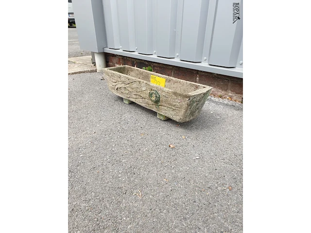 Lot 23 - vintage bloembak beton - afbeelding 2 van  5