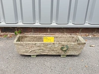 Lot 23 - vintage bloembak beton - afbeelding 4 van  5