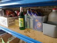 Lot 23 - voedingsbakken en eetwaren - afbeelding 2 van  14