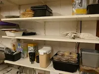 Lot 23 - voedingsbakken en eetwaren - afbeelding 8 van  14