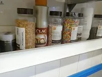 Lot 23 - voedingsbakken en eetwaren - afbeelding 9 van  14