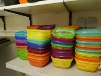 Lot 23 - voedingsbakken en eetwaren - afbeelding 10 van  14