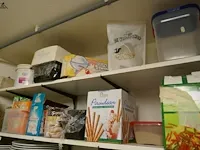 Lot 23 - voedingsbakken en eetwaren - afbeelding 11 van  14
