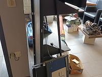 Lot 230 - metalen winkelrek - afbeelding 2 van  4