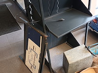 Lot 230 - metalen winkelrek - afbeelding 3 van  4