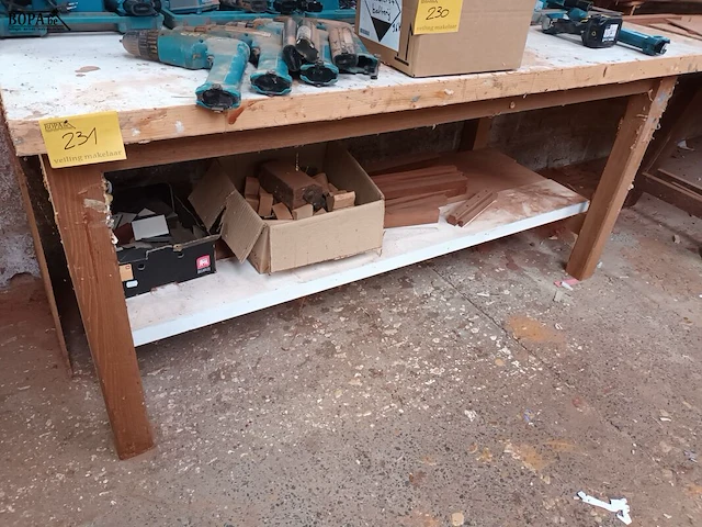 Lot 231 - houten werkbank - afbeelding 1 van  3