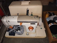 Lot 231 - naaimachine en naaigerei - afbeelding 4 van  4