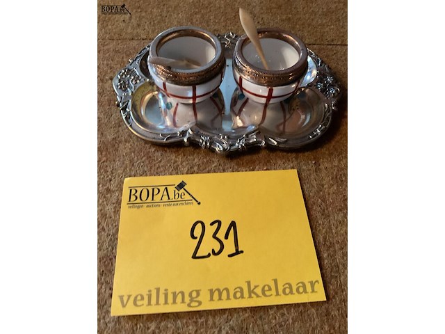 Lot 231 - verzilverd schaaltje met 2 limoges potjes en lepeltjes - afbeelding 2 van  3