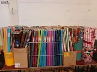 Lot 232 - cadeaupapier en kaftpapier