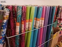 Lot 232 - cadeaupapier en kaftpapier - afbeelding 4 van  5
