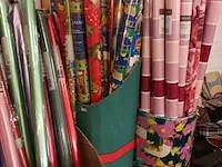 Lot 232 - cadeaupapier en kaftpapier - afbeelding 5 van  5