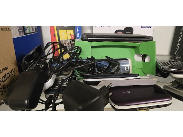 Lot 232 - diverse gsm's , al dan niet met doos en/of oplader ong 24 st - afbeelding 6 van  15