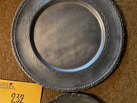 Lot 232 - tinnen schaal en art deco vide poche in tin - afbeelding 3 van  4