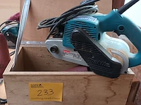 Lot 233 - bandschuurmachine makita - afbeelding 1 van  3