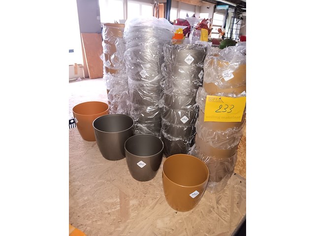 Lot 233 - elho pvc bloempotten. ca. 30 stuks - afbeelding 1 van  1