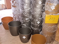 Lot 233 - elho pvc bloempotten. ca. 30 stuks - afbeelding 1 van  1