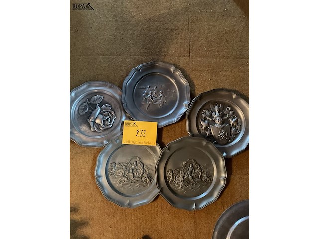 Lot 233 - wandborden 5 stuks in tin - afbeelding 1 van  3
