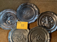 Lot 233 - wandborden 5 stuks in tin - afbeelding 1 van  3