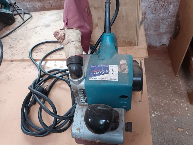 Lot 234 - bandschuurmachine makita - afbeelding 3 van  3